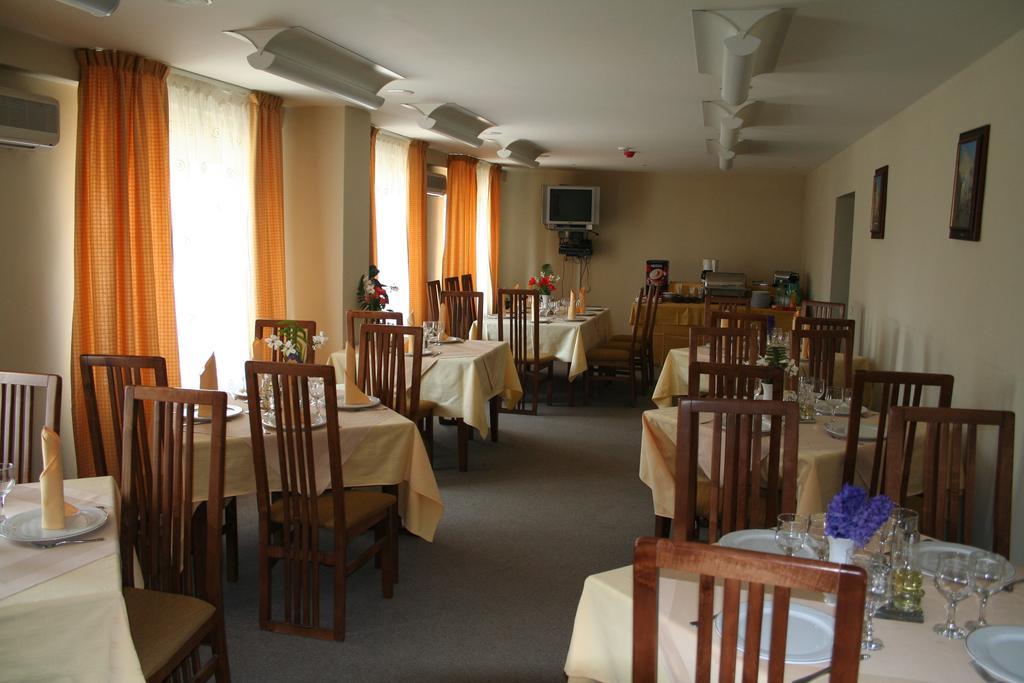Hotel Baneasa Parc Bukarest Exteriör bild