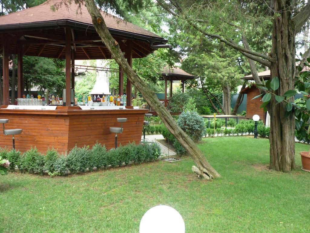 Hotel Baneasa Parc Bukarest Exteriör bild