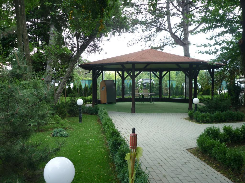 Hotel Baneasa Parc Bukarest Exteriör bild