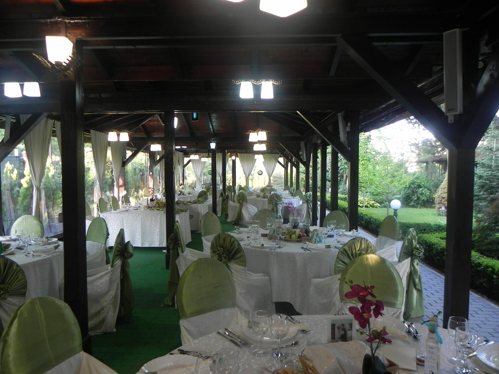 Hotel Baneasa Parc Bukarest Exteriör bild