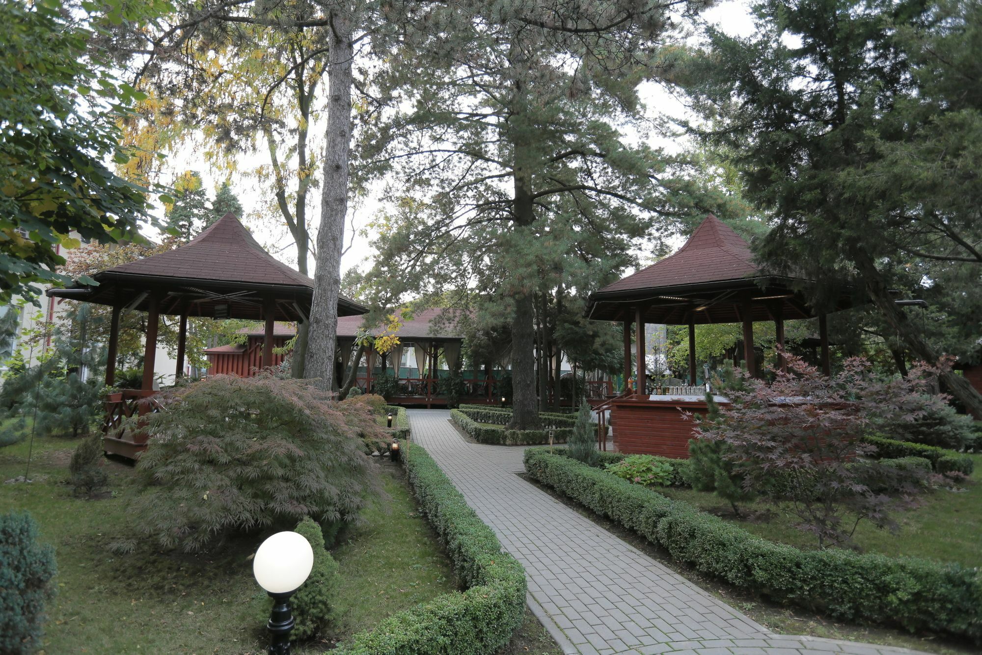 Hotel Baneasa Parc Bukarest Exteriör bild